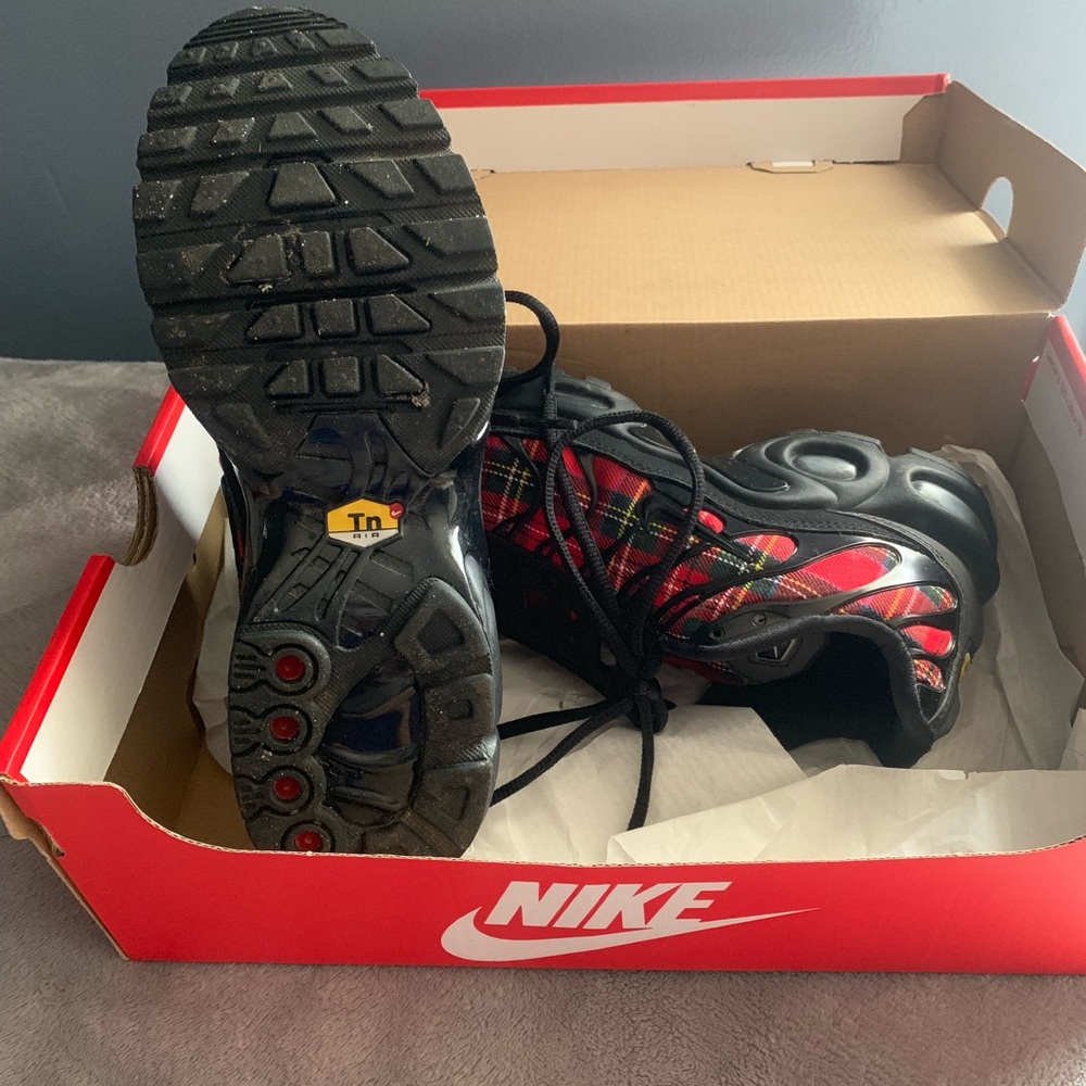 Nike air max plus womens shoes university red
